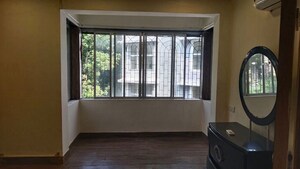 Room in 1 BHK Apartment at Juhu – for Rent