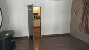 Room in 1 BHK Apartment at Juhu – for Rent