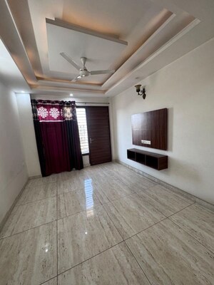 Room in 3 BHK Builder Floor at Sector 57 – for Rent