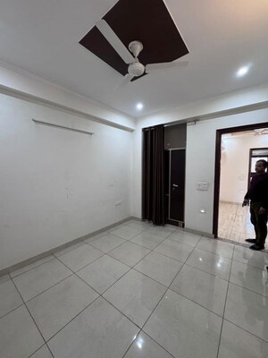 Building Lobby in 3 BHK Builder Floor at Sector 57 – for Rent