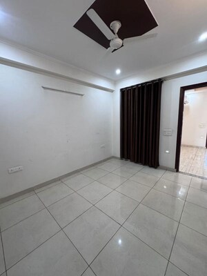 Room in 3 BHK Builder Floor at Sector 57 – for Rent