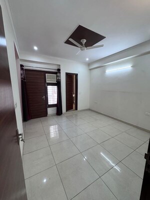 Kitchen in 3 BHK Builder Floor at Sector 57 – for Rent