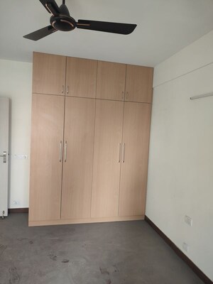 Room in 5 BHK Apartment at Indiabulls Centrum Park, Sector 103 – for Sale