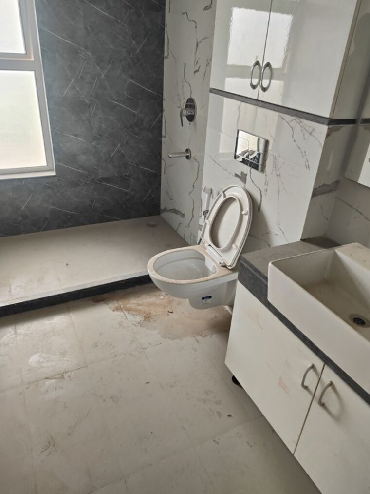 Bathroom, indiabulls-centrum-park 5 Bedroom 4900 Sq.Ft. Apartment In Sector 103 Gurgaon 10755996
