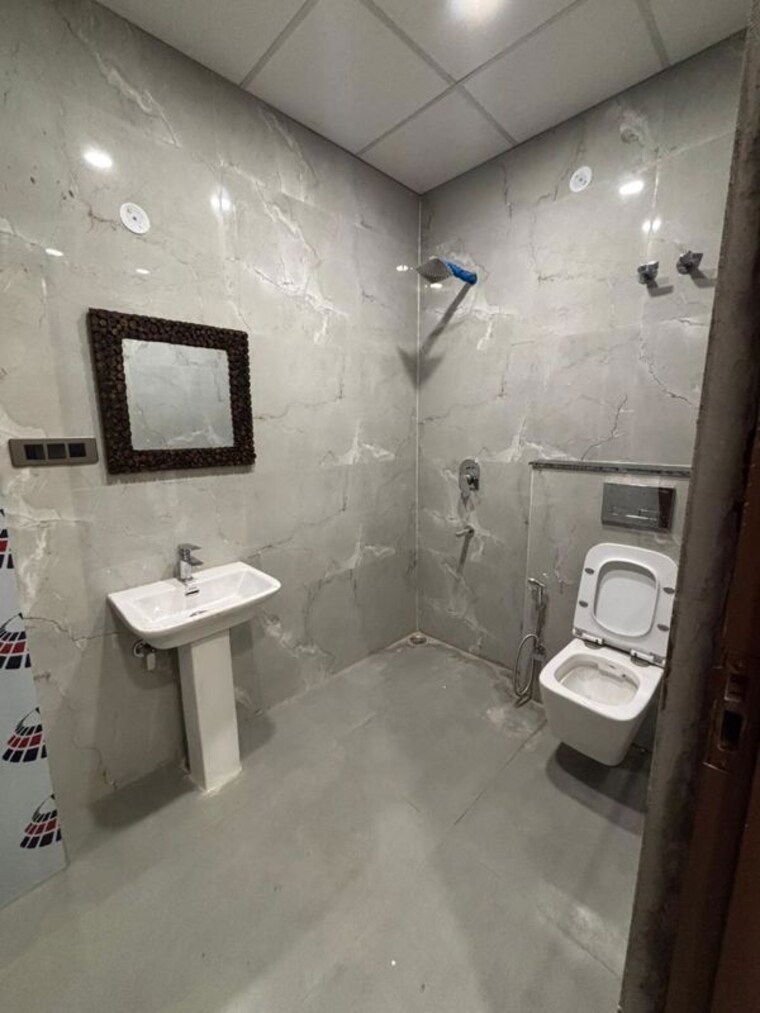 Bathroom, sector 57 3 Bedroom 2200 Sq.Ft. Builder Floor In Sector 57 Gurgaon 10756005
