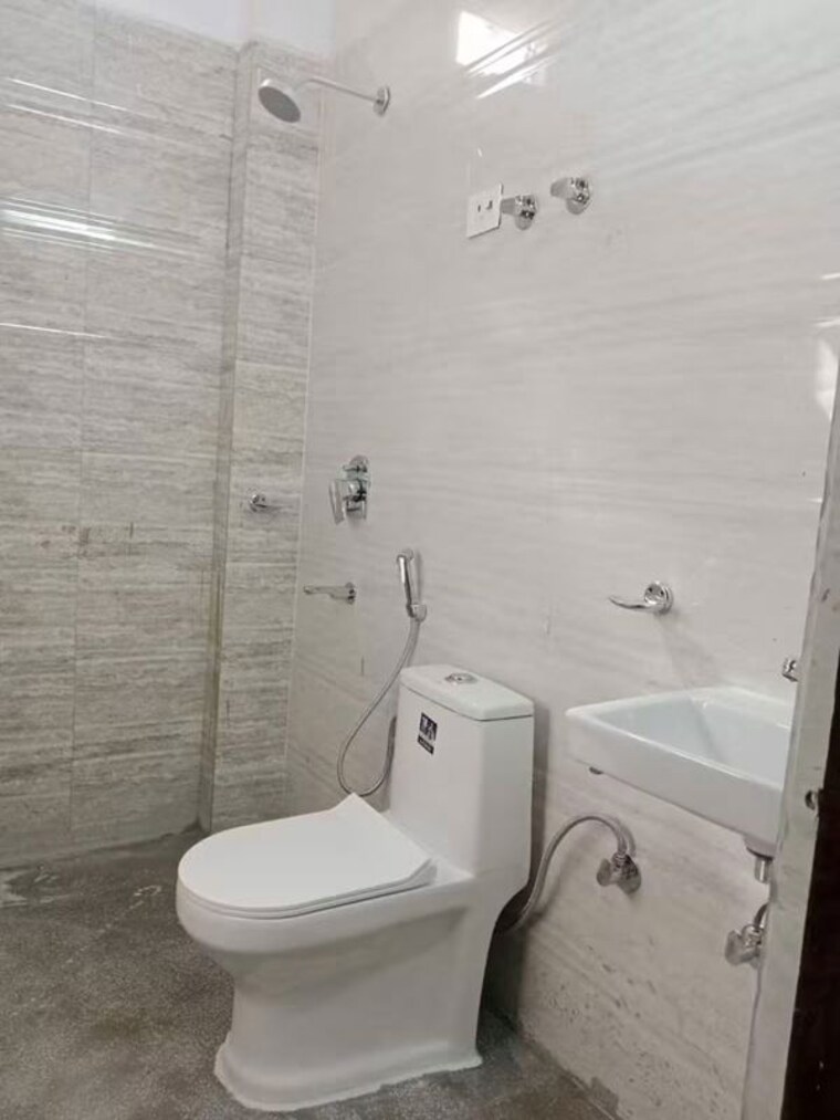Bathroom, sector 17 2 Bedroom 1125 Sq.Ft. Builder Floor In Sector 17 Gurgaon 10756008