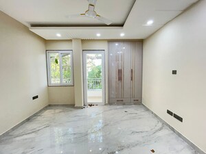 Room in 3 BHK Builder Floor at Kalkaji – for Rent