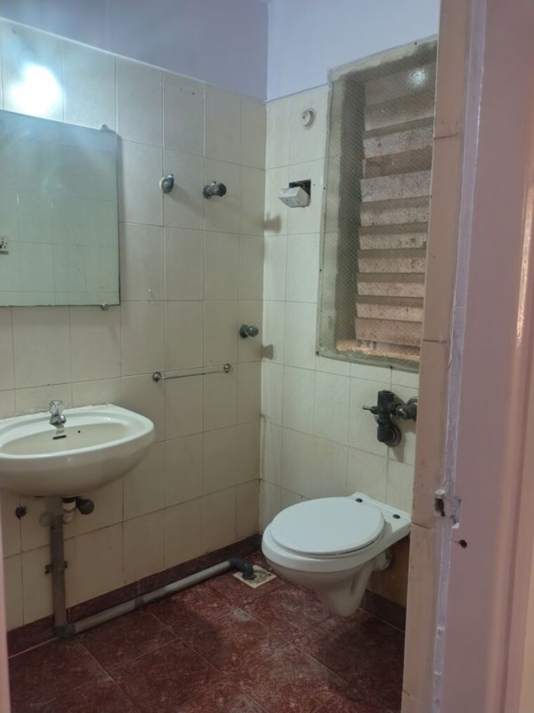 Bathroom, royal-classic-co-op-society 2 Bedroom 1000 Sq.Ft. Apartment In Andheri West Mumbai 9980656