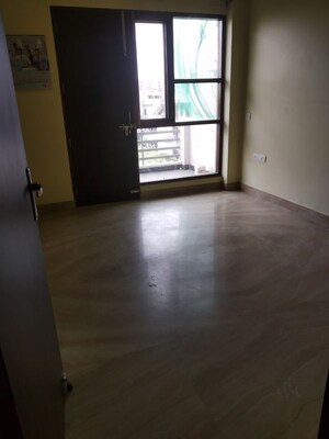 Room in 3 BHK Builder Floor at Ansal Florence Residency, Sector 57 – for Rent