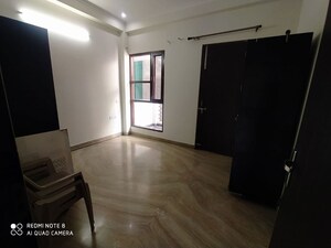 Room in 3 BHK Builder Floor at Ansal Florence Residency, Sector 57 – for Rent