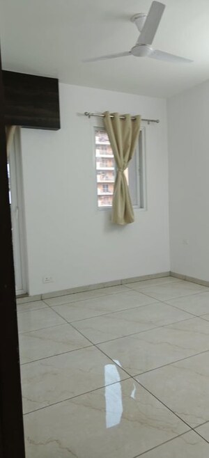 Room in 2 BHK Apartment at Ansal Paradise Crystal, Sushant Golf City – for Rent