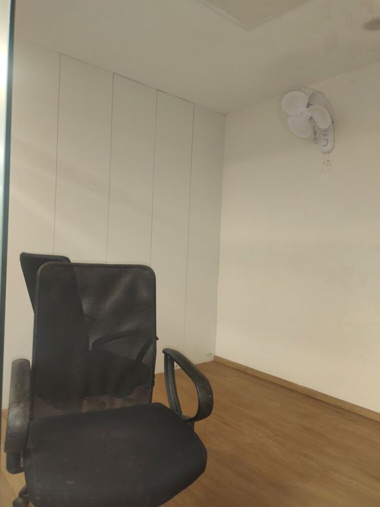 Team Area, east of kailash Commercial Office Space 800 Sq.Ft. In East Of Kailash Delhi 10756094
