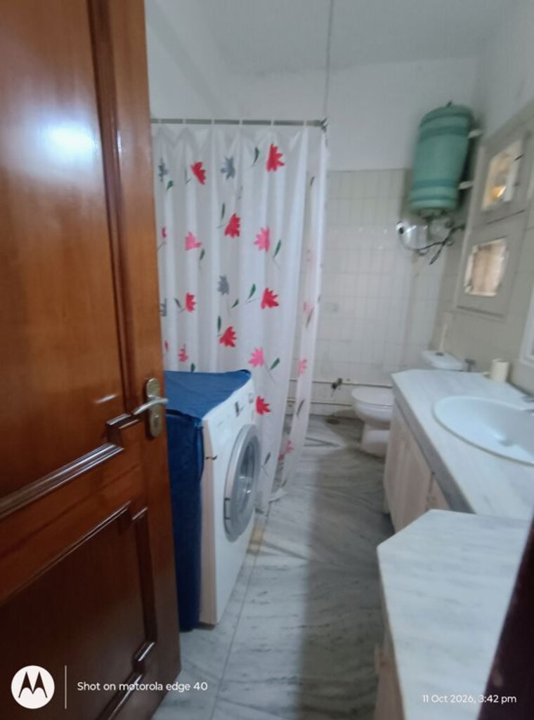 Bathroom, sarvapriya vihar 1 Bedroom 400 Sq.Ft. Apartment In Sarvapriya Vihar Delhi 10756104