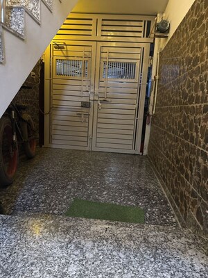 Parking in 2.5 BHK Builder Floor at Ashok Vihar Sector 3, Sector 3 – for Rent
