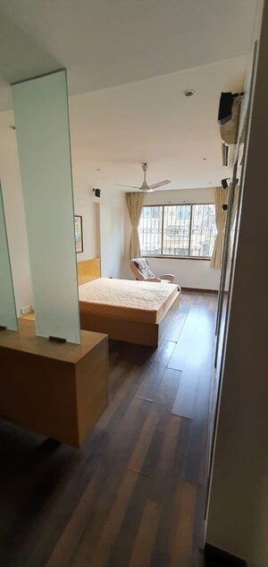 Bedroom in 1 BHK Apartment at Sunita Apartment, Peddar Road – for Rent