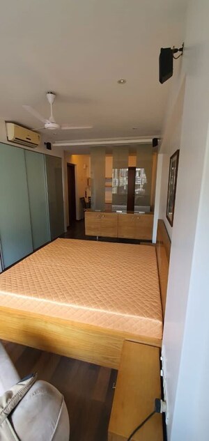 Bedroom in 1 BHK Apartment at Sunita Apartment, Peddar Road – for Rent