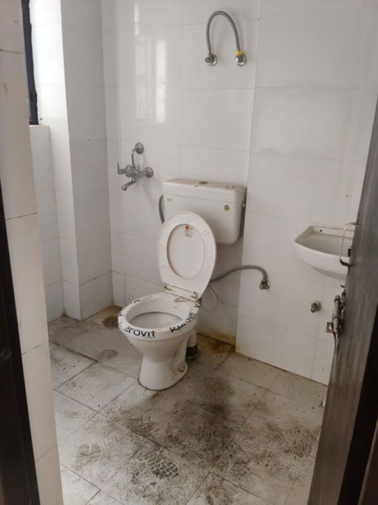 Bathroom, amolik-sankalp 3 Bedroom 851 Sq.Ft. Apartment In Sector 85 Faridabad 9448951