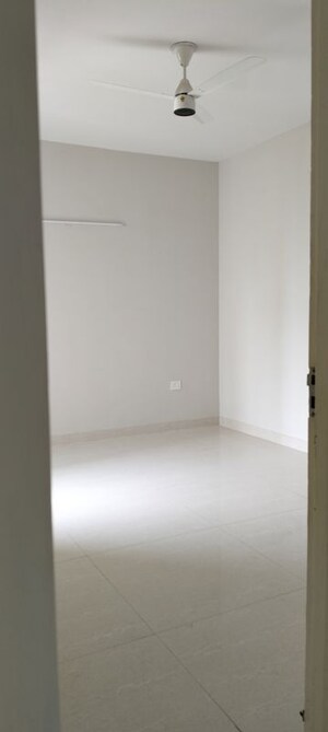 Room in 3 BHK Apartment at Eldeco Live By The Greens, Sector 150 – for Rent