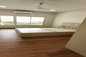 Bedroom in 4 BHK Apartment at Maker Tower, Cuffe Parade – for Sale
