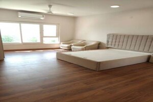 Bedroom in 4 BHK Apartment at Maker Tower, Cuffe Parade – for Sale