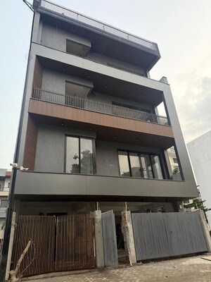 3 BHK Builder Floor For Sale in Amolik Aster Woods, Sector 98