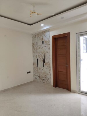 Room in 3 BHK Builder Floor at Amolik Aster Woods, Sector 98 – for Sale