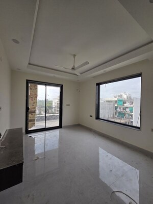 Room in 3 BHK Builder Floor at Amolik Aster Woods, Sector 98 – for Sale