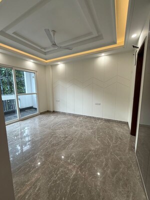 Room in 3 BHK Builder Floor at Sector 51 – for Rent