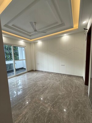Room in 3 BHK Builder Floor at Sector 51 – for Rent
