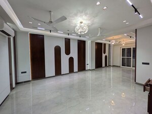 Room in 3 BHK Builder Floor at Sector 51 – for Rent
