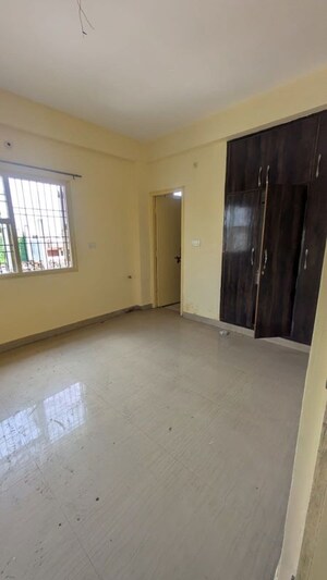 Room in 2 BHK Apartment at Samne Ghat – for Sale