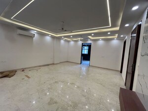 Room in 3 BHK Builder Floor at Hauz Khas – for Rent