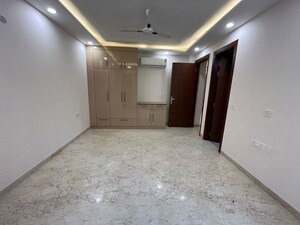 Room in 3 BHK Builder Floor at Hauz Khas – for Rent