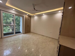 Room in 3 BHK Builder Floor at Hauz Khas – for Rent