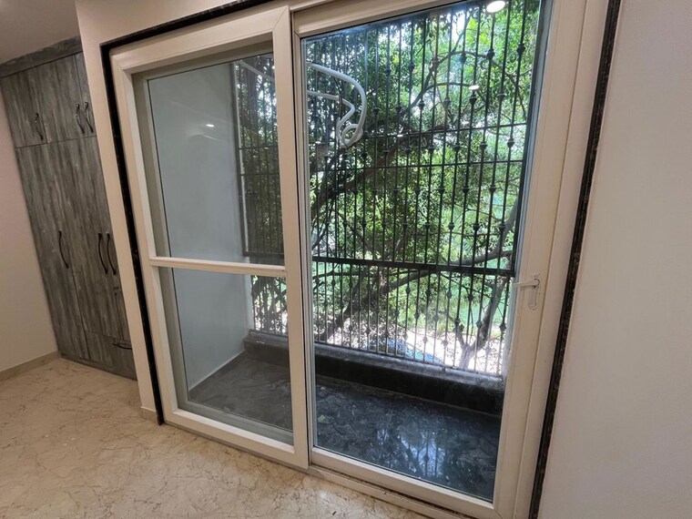 Balcony, hauz khas 3 Bedroom 230 Sq.Yd. Builder Floor In Hauz Khas Delhi 10756272