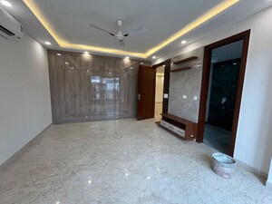 Parking in 3 BHK Builder Floor at Hauz Khas – for Rent