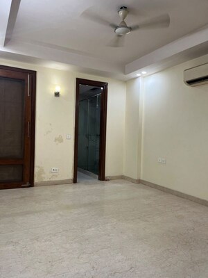 Room in 3 BHK Builder Floor at Safdarjung Enclave – for Rent
