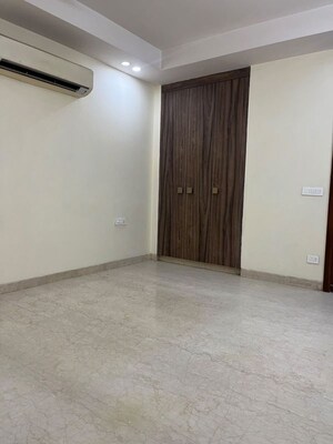 Room in 3 BHK Builder Floor at Safdarjung Enclave – for Rent