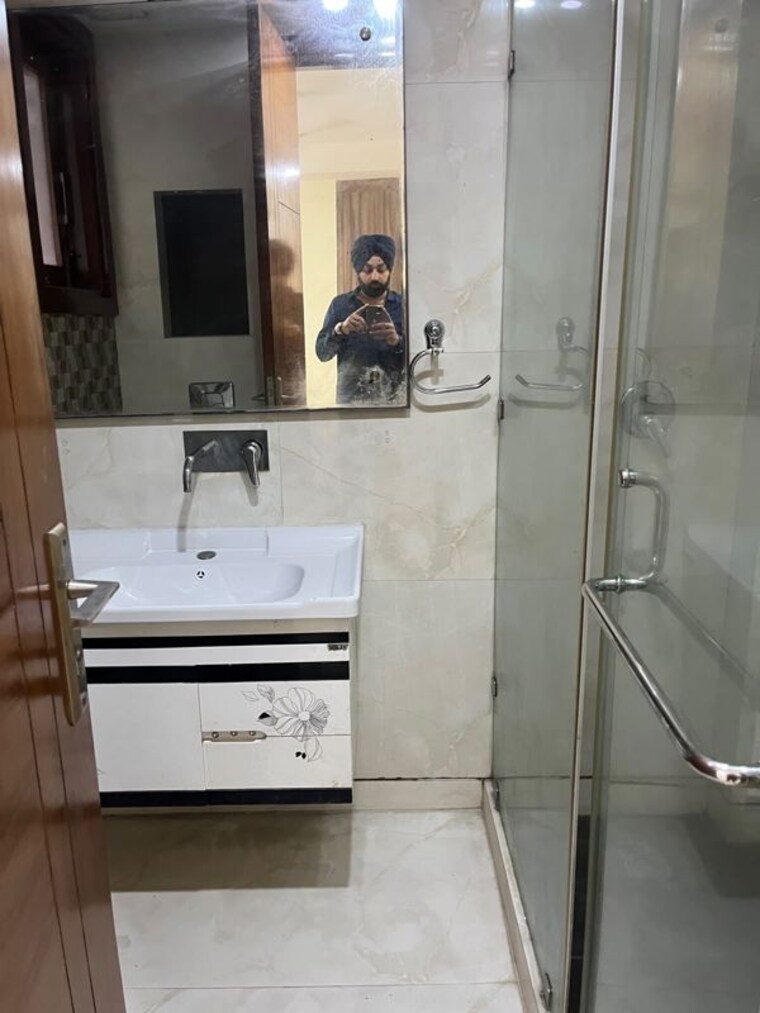 Kitchen, safdarjung enclave 3 Bedroom 205 Sq.Yd. Builder Floor In Safdarjung Enclave Delhi 10756319