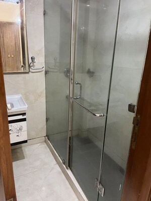 Bathroom in 3 BHK Builder Floor at Safdarjung Enclave – for Rent