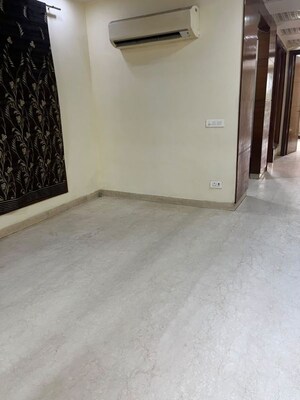 Room in 3 BHK Builder Floor at Safdarjung Enclave – for Rent