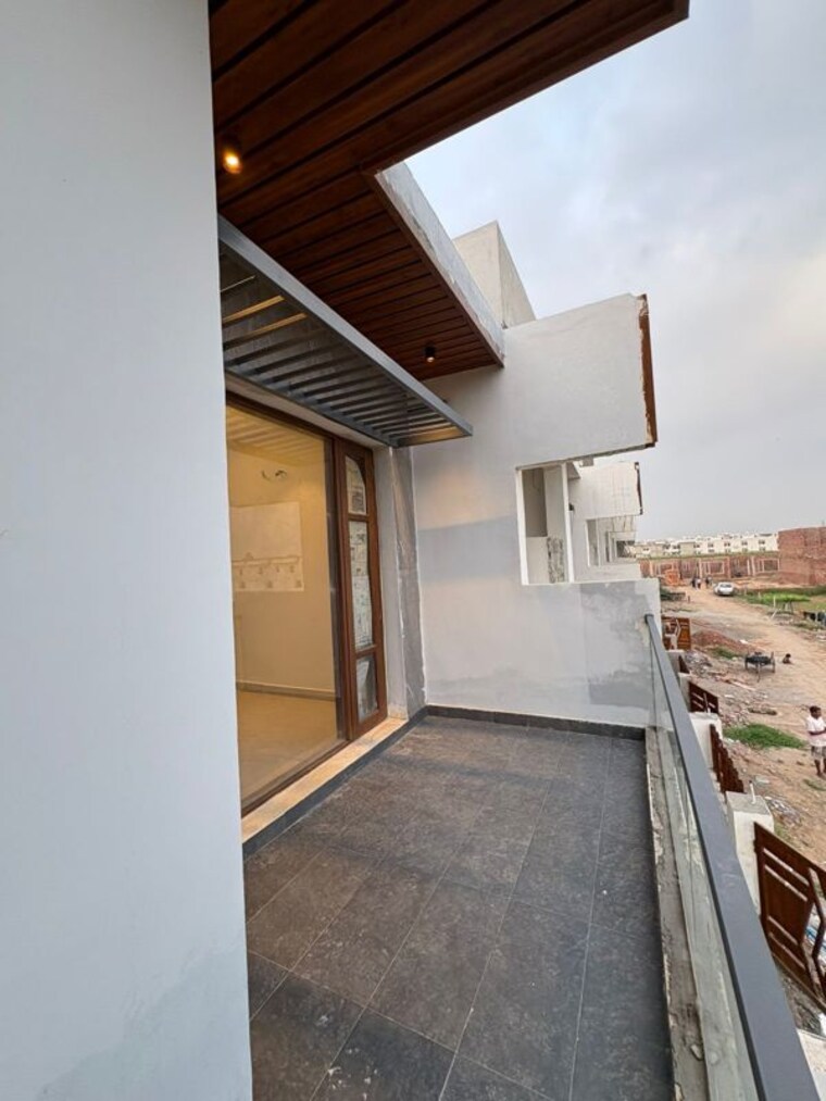 Balcony, sector 123 3 Bedroom 100 Sq.Yd. Independent House In Sector 123 Mohali 10756327