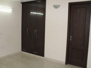 Room in 3 BHK Builder Floor at Safdarjung Enclave – for Rent
