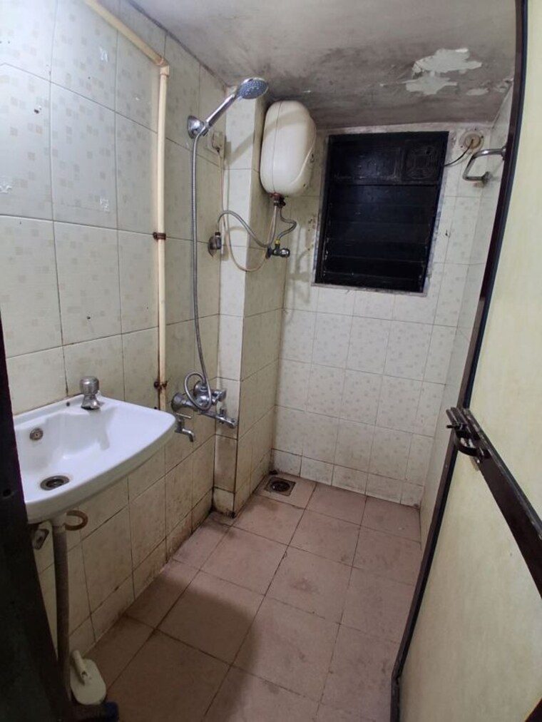 Bathroom, pestom-sagar-colony 1 Bedroom 450 Sq.Ft. Apartment In Chembur Mumbai 10756305
