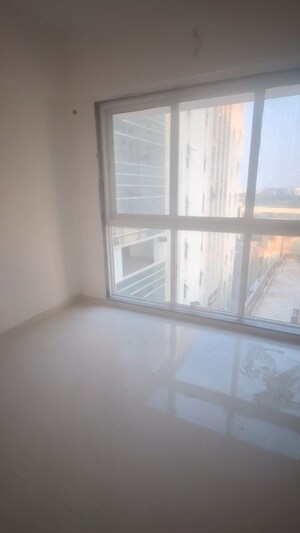 Room in 3 BHK Apartment at Paranjape Athena, Bandra East – for Sale