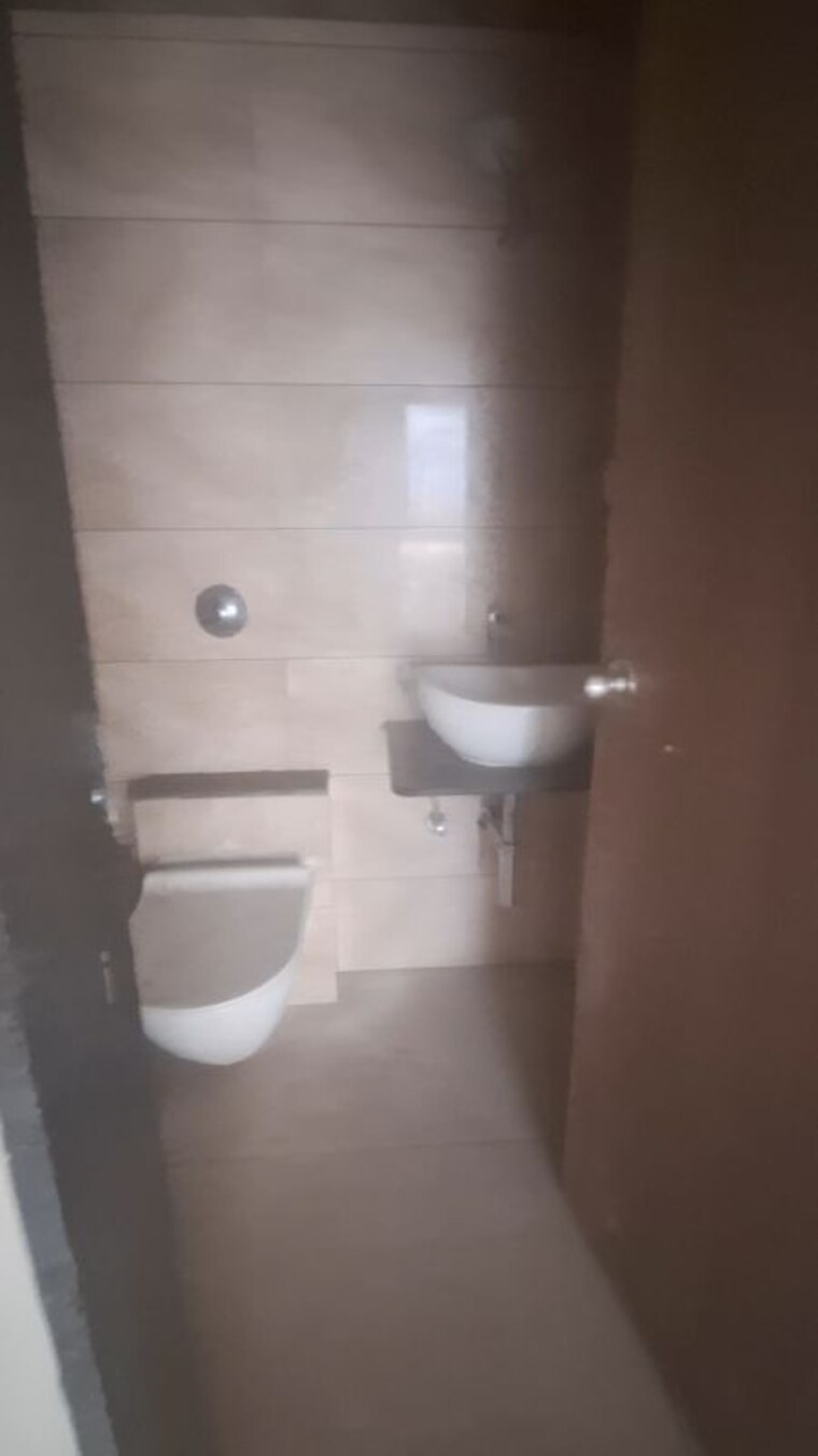 Bathroom, paranjape-athena 3 Bedroom 894 Sq.Ft. Apartment In Bandra East Mumbai 10756389