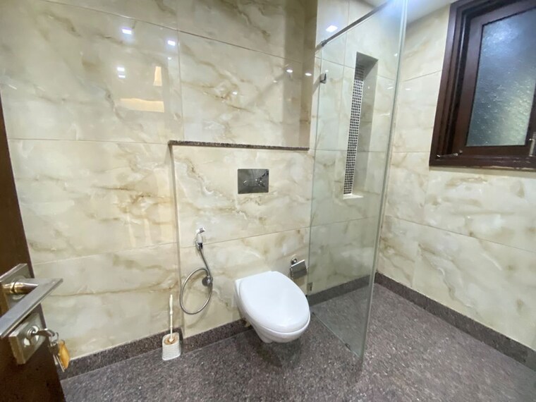 Bathroom, uday park 3 Bedroom 217 Sq.Yd. Builder Floor In Uday Park Delhi 10756408