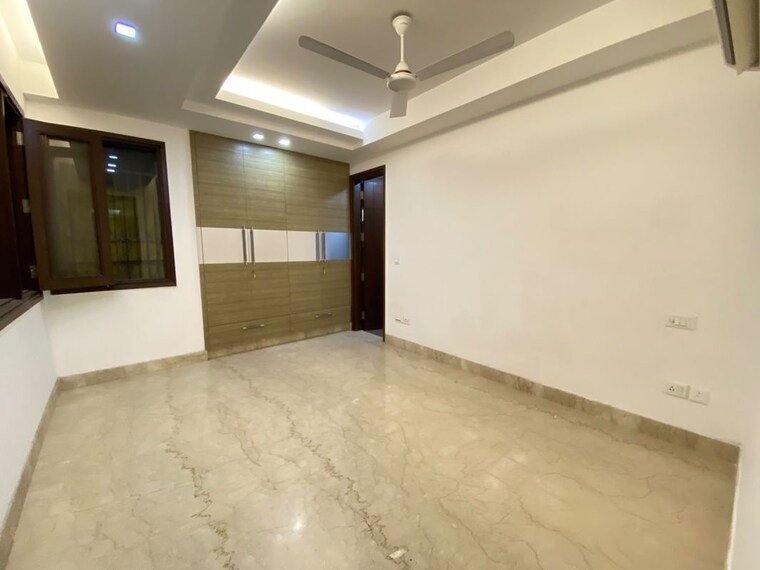 Room, uday park 3 Bedroom 217 Sq.Yd. Builder Floor In Uday Park Delhi 10756408