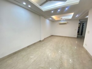Room in 3 BHK Builder Floor at Uday Park – for Rent