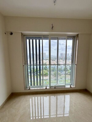 Room in 2 BHK Apartment at Dosti Mezzo 22, Sion East – for Sale
